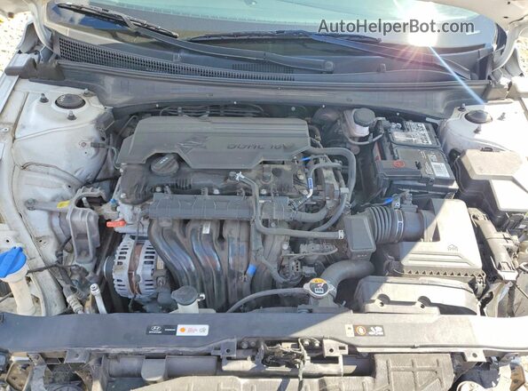 KMHLL4DG9RU761775 2024 HYUNDAI ELANTRA White Vista interior trasera