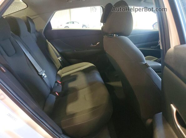 KMHLL4DGXSU853967 2025 HYUNDAI ELANTRA White Հետևի նստատեղերի տեսք