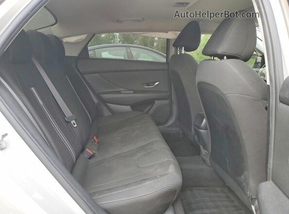 KMHLM4AG2NU289978 2022 HYUNDAI ELANTRA Silver Հետևի նստատեղերի տեսք
