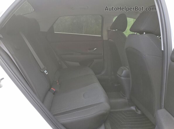KMHLM4AG3NU326973 2022 HYUNDAI ELANTRA White Widok tylnych siedzeń