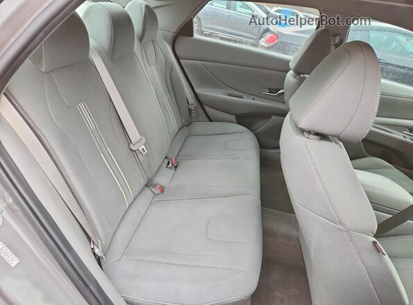 KMHLM4AG6PU512977 2023 HYUNDAI ELANTRA Серебряный Вид задних сидений