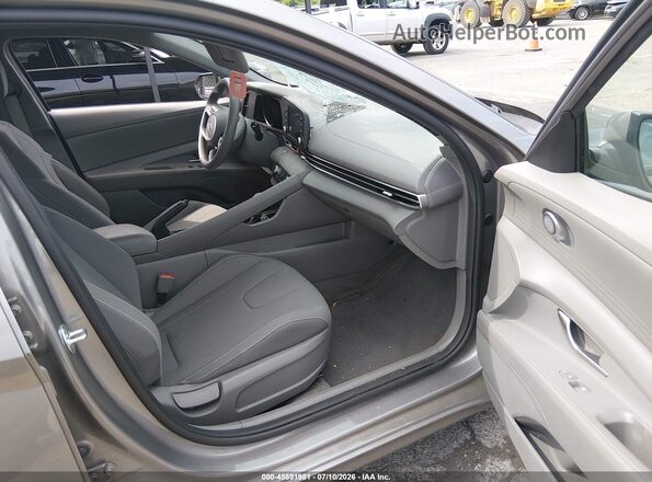KMHLM4AGXMU182143 2021 HYUNDAI ELANTRA Silver Սալոնի դիմացի տեսք