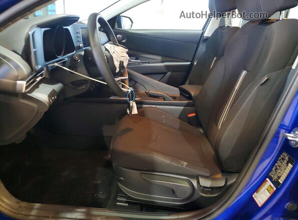 KMHLM4AGXPU620308 2023 HYUNDAI ELANTRA Синий Вид салона спереди