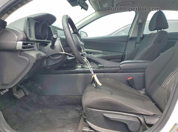 KMHLM4AJ8PU060039 2023 HYUNDAI ELANTRA White Vista interior delantera