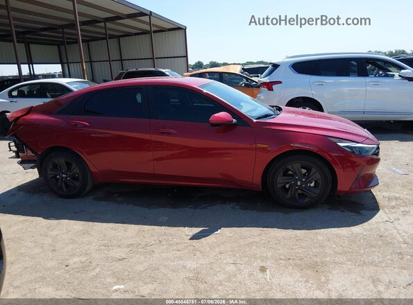 KMHLM4AJ9PU045985 2023 HYUNDAI ELANTRA HYBRID Красный Вид задней части салона
