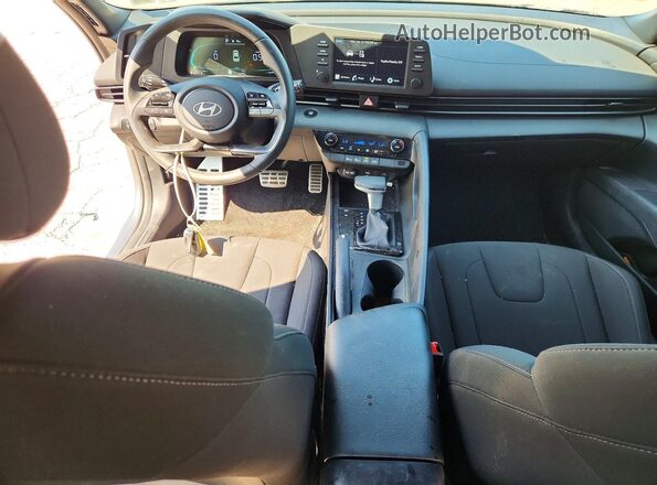 KMHLM4DG1TU120978 2026 HYUNDAI ELANTRA Серый Вид панели приборов