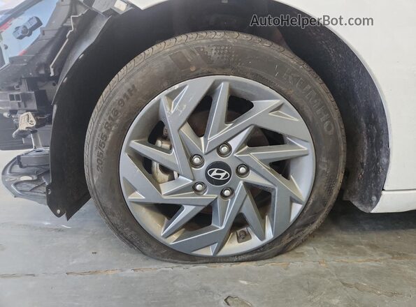 KMHLM4DG2RU781072 2024 HYUNDAI ELANTRA White 