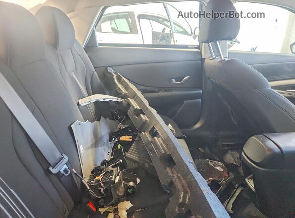 KMHLM4DG2RU781072 2024 HYUNDAI ELANTRA White Вид задніх сидінь