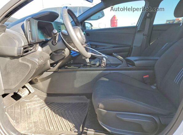 KMHLM4DG2SU974005 2025 HYUNDAI ELANTRA White Front interior view