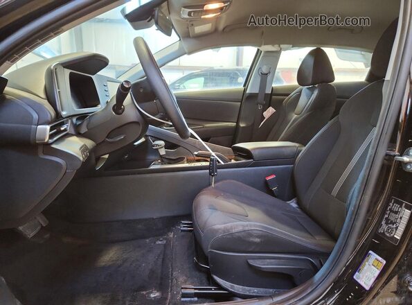 KMHLM4DG2TU123761 2026 HYUNDAI ELANTRA Black Вид салону спереду