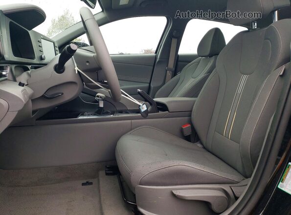KMHLM4DG2TU168196 2026 HYUNDAI ELANTRA Black Սալոնի դիմացի տեսք
