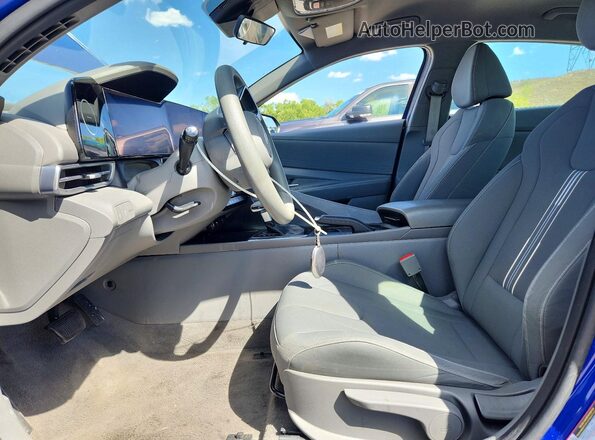 KMHLM4DG3RU643184 2024 HYUNDAI ELANTRA Blue Widok wnętrza z przodu