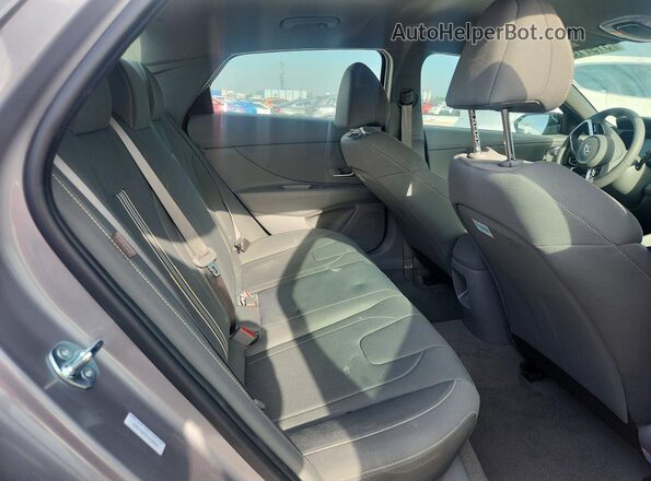 KMHLM4DG3TU106564 2026 HYUNDAI ELANTRA Silver Widok tylnych siedzeń