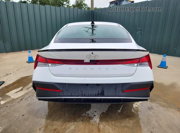 KMHLM4DG3TU191860 2026 HYUNDAI ELANTRA White Вид ззаду
