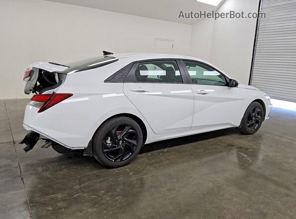 KMHLM4DG3TU203618 2026 HYUNDAI ELANTRA White Задня права чверть