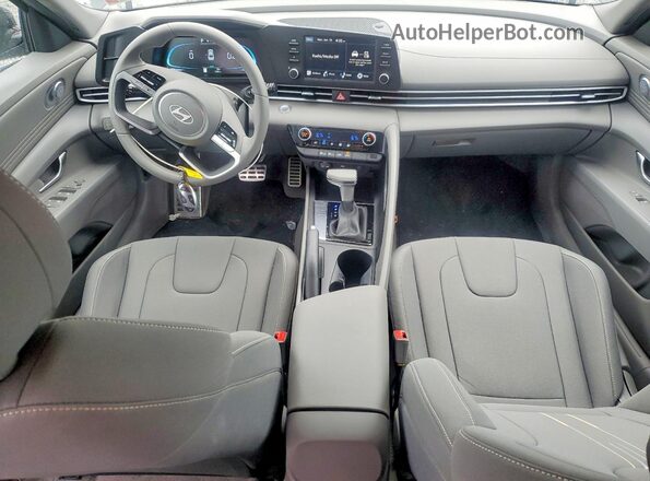 KMHLM4DG3TU221150 2026 HYUNDAI ELANTRA Gray Widok deski rozdzielczej