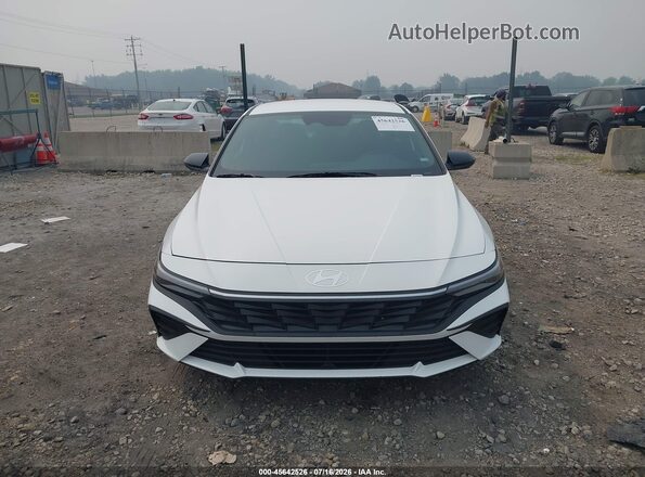 KMHLM4DG3TU239051 2026 HYUNDAI ELANTRA White ხელსაწყოთა პანელის ხედი