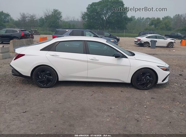 KMHLM4DG3TU239051 2026 HYUNDAI ELANTRA White უკანა სალონის ხედი