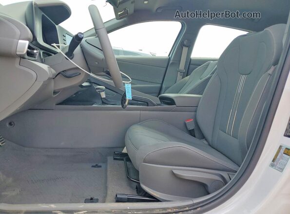 KMHLM4DG4TU138293 2026 HYUNDAI ELANTRA White Widok wnętrza z przodu