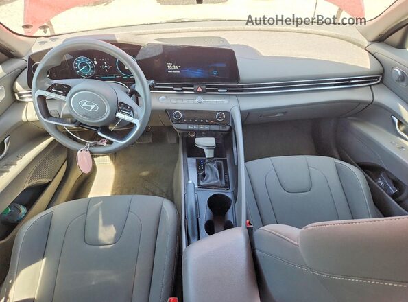KMHLM4DG5RU676901 2024 HYUNDAI ELANTRA Red Widok deski rozdzielczej