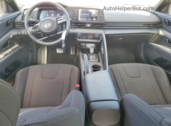 KMHLM4DG6SU981975 2025 HYUNDAI ELANTRA Gray Widok deski rozdzielczej