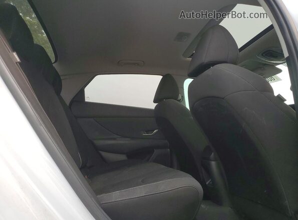 KMHLM4DG8RU708286 2024 HYUNDAI ELANTRA White Vista de los asientos traseros