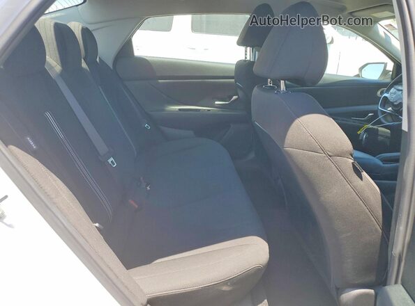 KMHLM4DG8RU807643 2024 HYUNDAI ELANTRA White Вид задніх сидінь