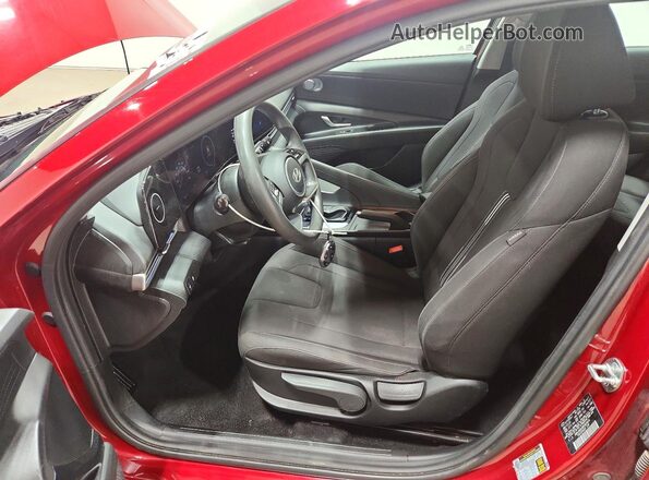 KMHLM4DG8RU820604 2024 HYUNDAI ELANTRA Red Вид салону спереду