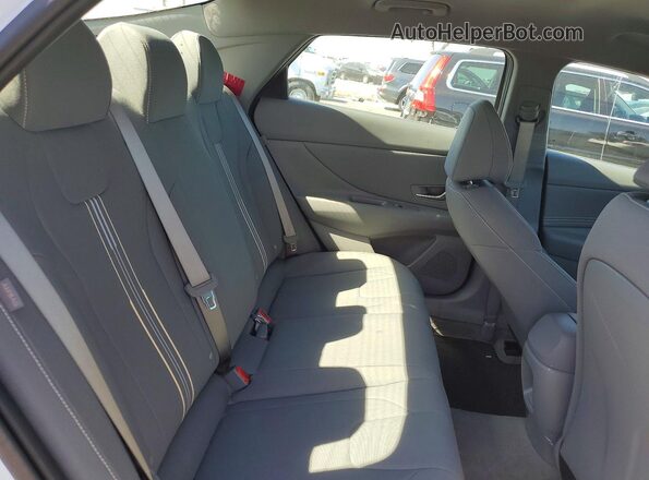 KMHLM4DG9TU179227 2026 HYUNDAI ELANTRA White Vista de los asientos traseros