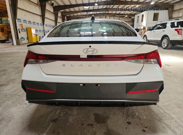 KMHLM4DG9TU227955 2026 HYUNDAI ELANTRA White Вид ззаду