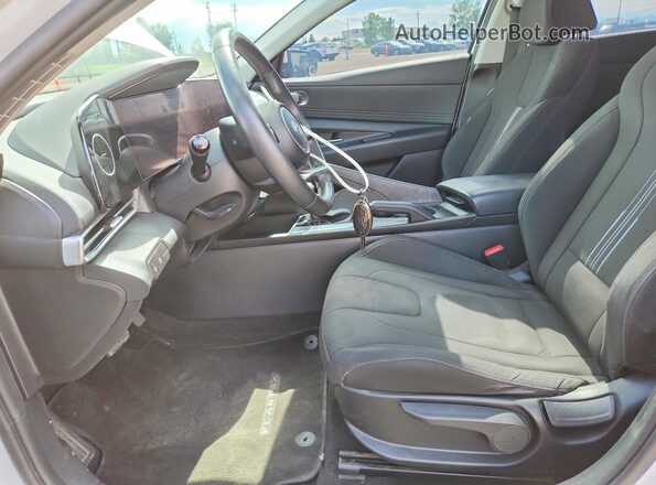 KMHLM4DGXRU670835 2024 HYUNDAI ELANTRA White Widok wnętrza z przodu