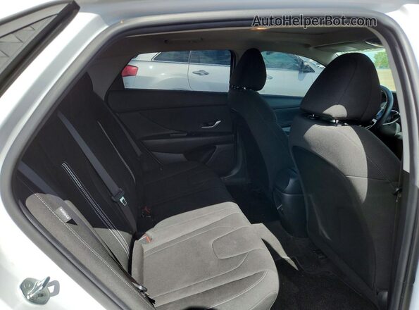 KMHLM4DGXRU670835 2024 HYUNDAI ELANTRA White Widok tylnych siedzeń
