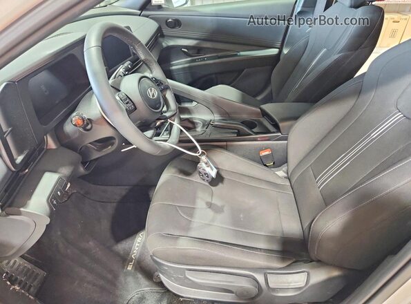 KMHLM4DGXTU192892 2026 HYUNDAI ELANTRA Белый Вид салона спереди