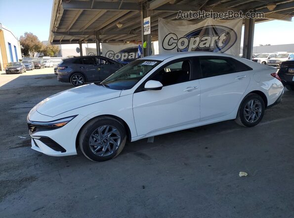 KMHLM4DJXTU205698 2026 HYUNDAI ELANTRA White სალონის 360-გრადუსიანი ხედი