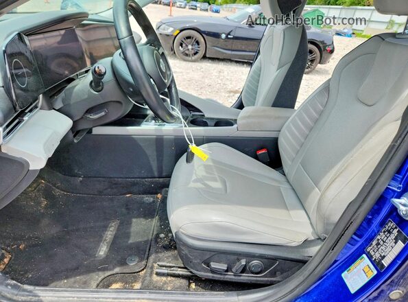 KMHLP4AG4PU566916 2023 HYUNDAI ELANTRA Blue წინა სალონის ხედი
