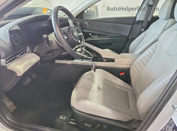 KMHLP4DG1SU033085 2025 HYUNDAI ELANTRA White Widok wnętrza z przodu