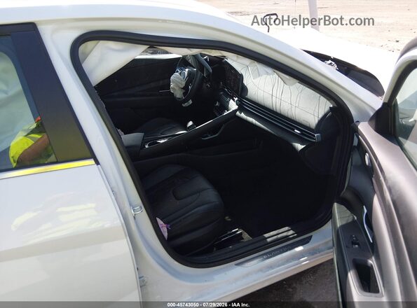 KMHLP4DGXTU154098 2026 HYUNDAI ELANTRA White Вид салону спереду