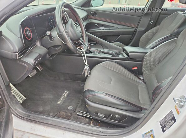 KMHLR4AF3PU560798 2023 HYUNDAI ELANTRA White წინა სალონის ხედი