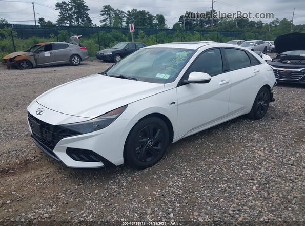 KMHLR4AF8PU577421 2023 HYUNDAI ELANTRA White Vista tres cuartos delantera izquierda