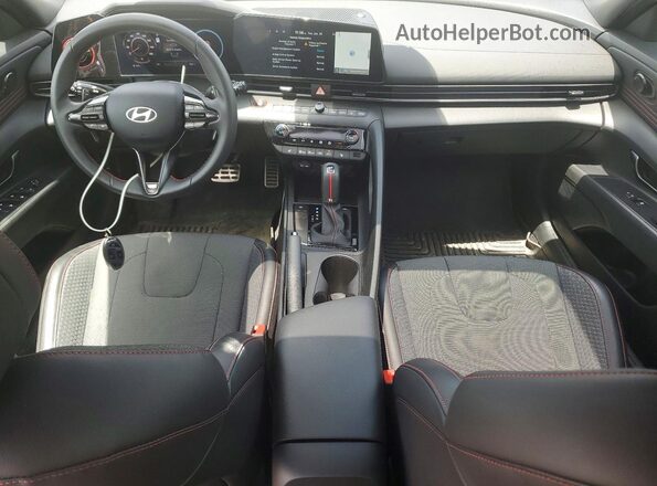 KMHLR4DF1SU928030 2025 HYUNDAI ELANTRA Silver წინა პანელის ხედი