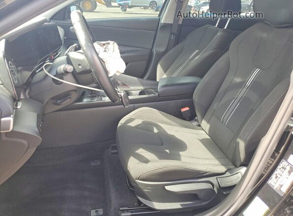KMHLS4AG2PU551748 2023 HYUNDAI ELANTRA Black Widok wnętrza z przodu