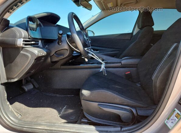 KMHLS4AG2PU624827 2023 HYUNDAI ELANTRA Silver Vista interior delantera