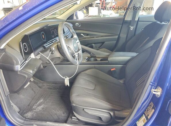 KMHLS4DG0RU647862 2024 HYUNDAI ELANTRA Синий Вид салона спереди