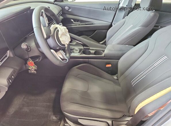 KMHLS4DG1RU770053 2024 HYUNDAI ELANTRA White Вид салону спереду