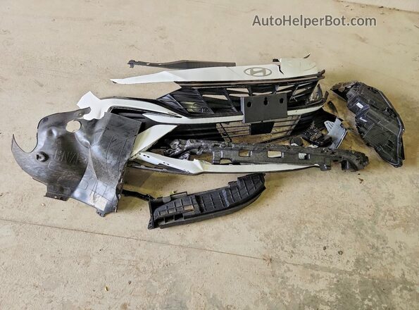 KMHLS4DG1RU770053 2024 HYUNDAI ELANTRA White Вид підкапотного простору