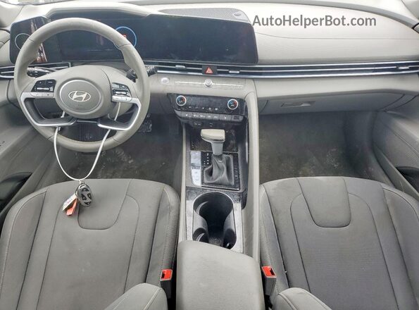 KMHLS4DG1SU031593 2025 HYUNDAI ELANTRA White Dashboard view