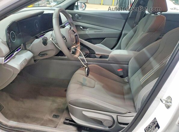 KMHLS4DG2RU712615 2024 HYUNDAI ELANTRA White Vista interior delantera