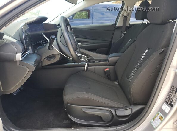 KMHLS4DG2SU852590 2025 HYUNDAI ELANTRA Gray წინა სალონის ხედი