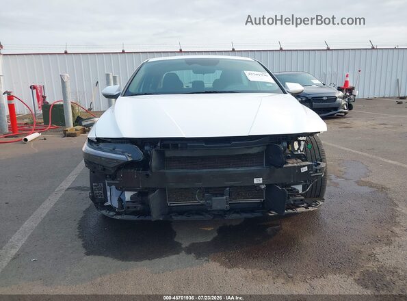 KMHLS4DG3SU998934 2025 HYUNDAI ELANTRA White Widok wnętrza z tyłu