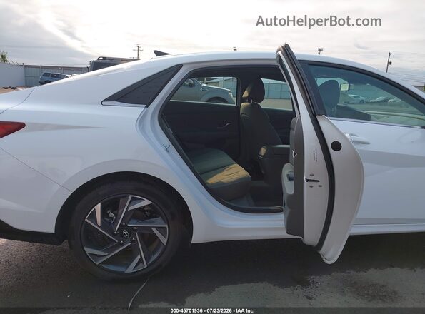 KMHLS4DG3SU998934 2025 HYUNDAI ELANTRA White Widok naklejki z numerem VIN